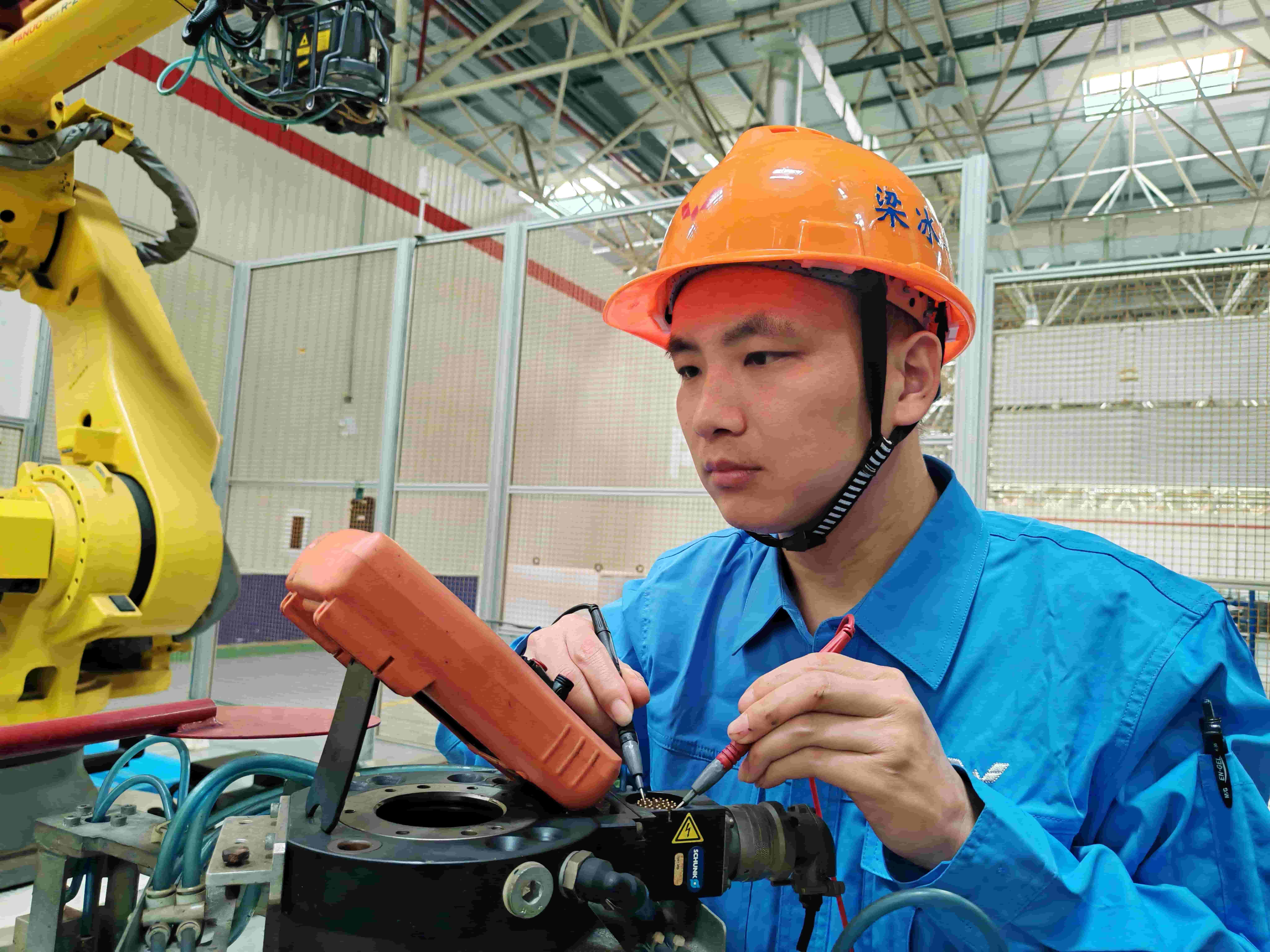 7.梁冰华.jpg